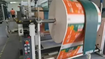 Máquina para formar tubos de sacos de papel valvulados